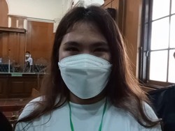 Air Mata Bahagia Stella di Kasus Pencemaran Nama Baik Klinik Kecantikan Surabaya