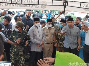 Momen Kedatangan Jenazah Lulung di TPU Karet Bivak Didampingi Anies-Riza