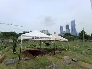 Suasana TPU Karet Bivak Jelang Pemakaman Haji Lulung