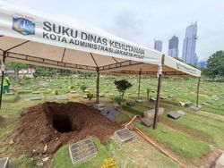 Saat Makam Haji Lulung Disiapkan di Karet Bivak