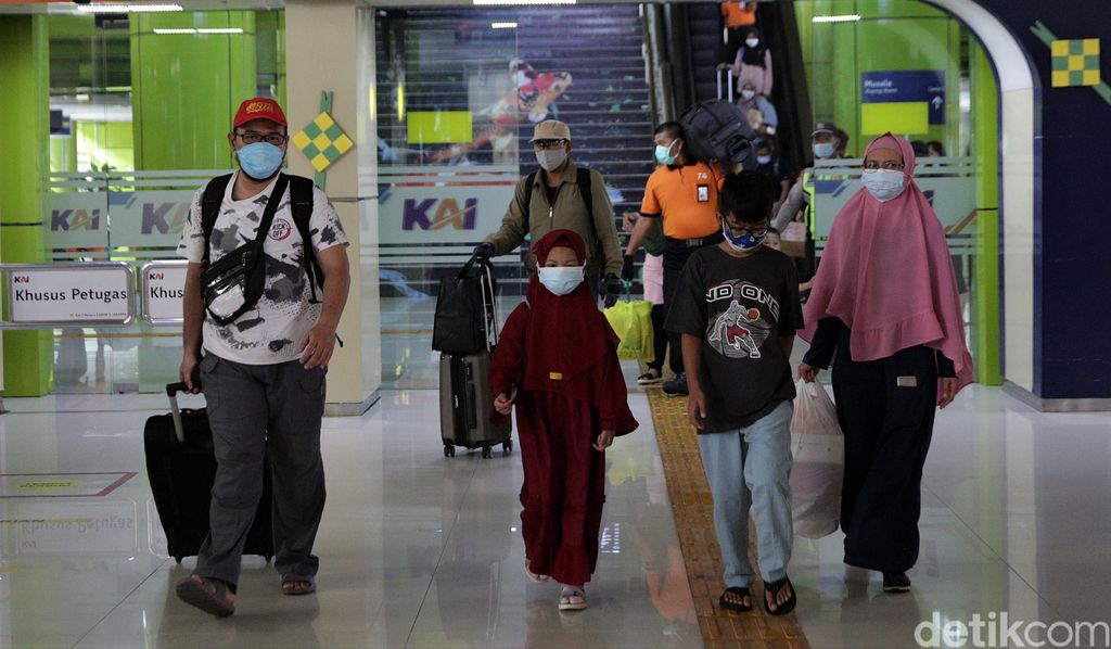 Syarat Perjalanan Keluar Daerah Saat Natal dan Tahun Baru 2022, Apa Saja?