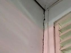 Tembok RSUD Larantuka Retak Usai Gempa M 7,4 Guncang NTT