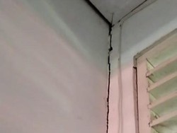 Tembok RSUD Larantuka Retak Usai Gempa M 7,4 Guncang NTT