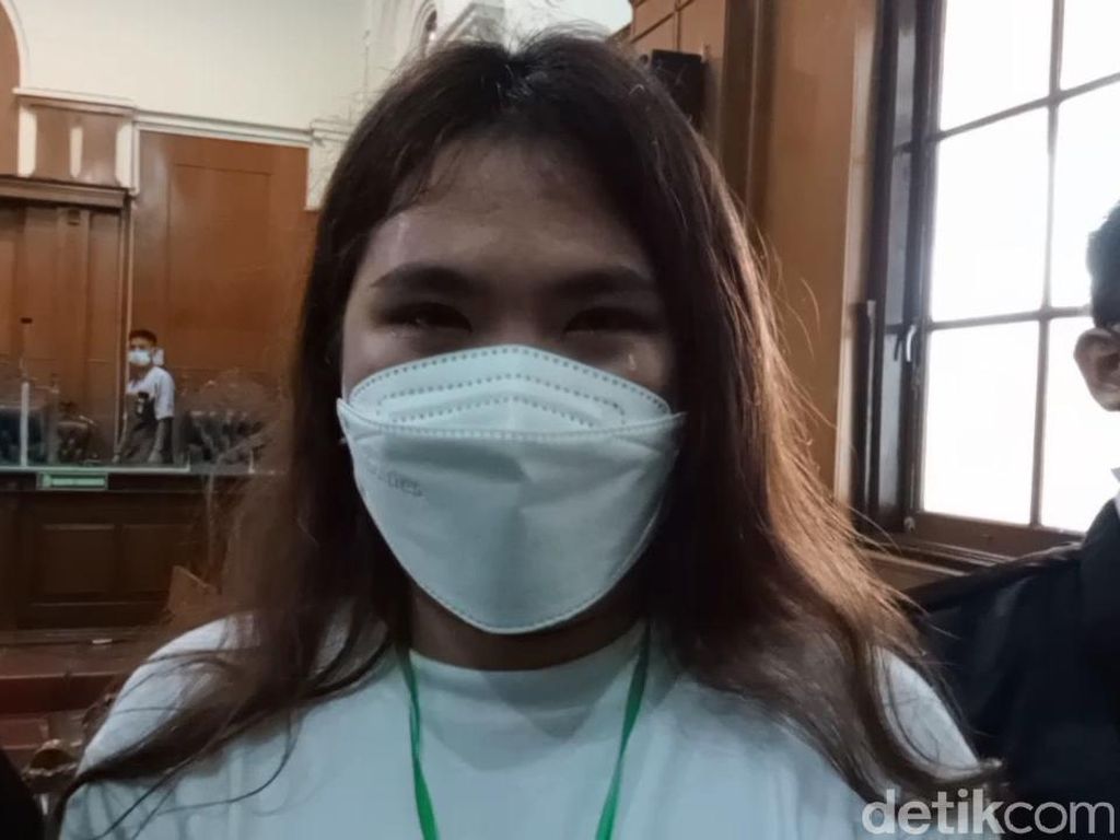 Tetes Air Mata Stella Monica Usai Divonis Bebas Tetes Air Mata Stella Monica Usai Divonis Bebas