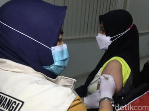 Kejari Kabupaten Sukabumi Gelar Vaksinasi Malam Hari