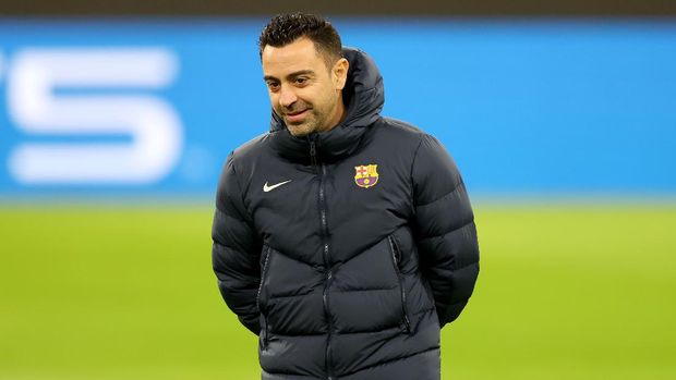MUNICH, GERMANY - DECEMBER 07: Xavier Hernández i Creus, head coach of FC Barcelona looks on during a FC Barcelona training session at Allianz Arena on December 07, 2021 in Munich, Germany. (Photo by Alexander Hassenstein/Getty Images)