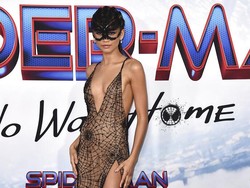 Detail Gaun Jaring Laba-Laba Zendaya yang Memukau di Premier No Way Home
