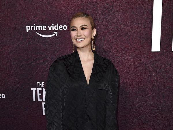 6 Gaya Agnez Mo Eksis di Red Carpet Film Ben Affleck, Outfit Capai Rp 95 Juta