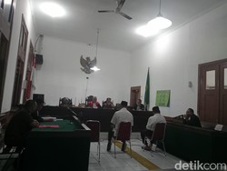 Didakwa Korupsi Rp 50 M, Eks Kades di Lembang Ajukan Eksepsi