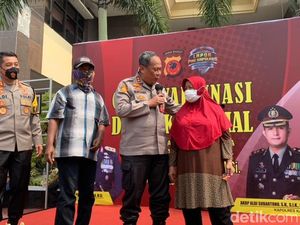 Bahagianya Emak Iyat dan Abah Rahmat Dapat Umroh Gratis Usai Vaksinasi