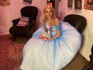 Lebih Kaya dari Ratu Elizabeth, Pewaris Bisnis Porno Ini Tak Diharuskan Kerja