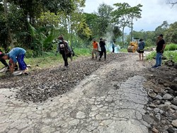 Warga Klaten Akhirnya Iuran Perbaiki Jalur Evakuasi Merapi yang Rusak Parah