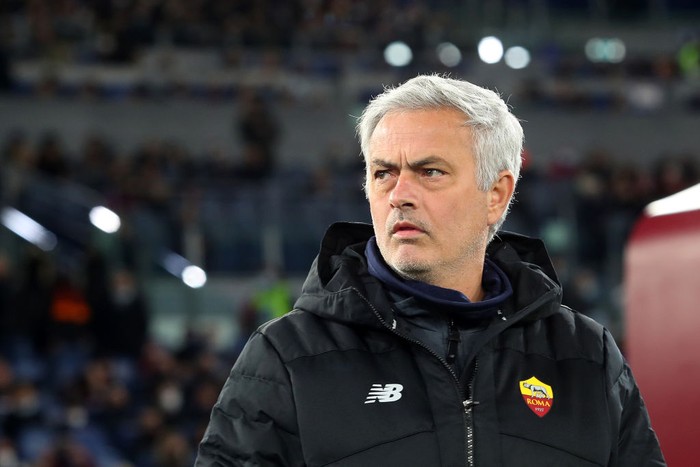 ROME, ITALY - NOVEMBER 28: Jose Mourinho, Head Coach of AS Roma looks on prior to  the Serie A match between AS Roma and Torino FC at Stadio Olimpico on November 28, 2021 in Rome, Italy. (Photo by Paolo Bruno/Getty Images)
