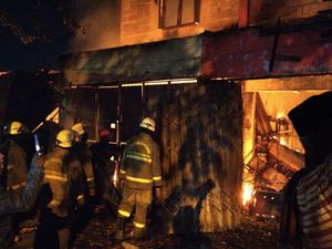 Kebakaran 7 Ruko di Pasar Kemis Tangerang, 2 Korban Luka Akibat Melompat