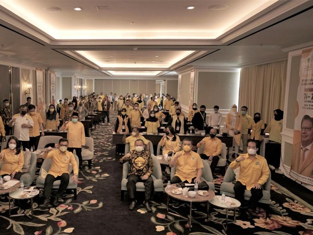 Kolaborasi Dengan Golkar Institute, Sarmuji: Anak Muda Jangan Alergi Politik Kolaborasi Dengan Golkar Institute, Sarmuji: Anak Muda Jangan Alergi Politik