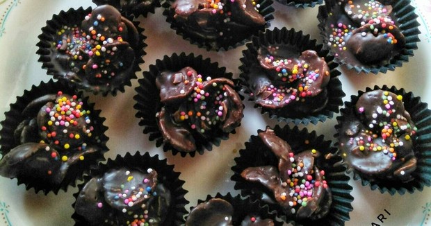 Kue coklat menjadi salah satu kudapan yang wajib disiapkan saat Natal/Foto: Cookpad.com