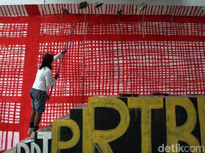 Mural Kain Serbet Sindir RUU Perlindungan PRT yang Belum Disahkan