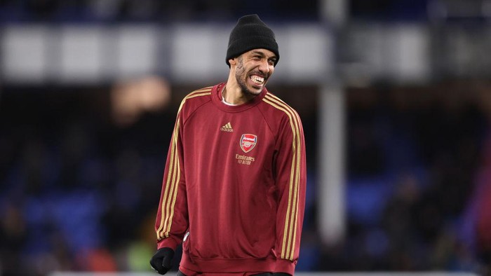 LIVERPOOL, ENGLAND - DECEMBER 06: Pierre-Emerick Aubameyang of Arsenal reacts during the warm up prior to the Premier League match between Everton and Arsenal at Goodison Park on December 06, 2021 in Liverpool, England. (Photo by Naomi Baker/Getty Images)
