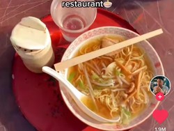 Pria Ini Cicip Ramen Termurah di Jepang, Kedainya Bikin Gagal Fokus