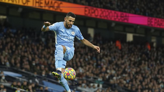 Manchester Citys Riyad Mahrez in action during the English Premier League soccer match between Manchester City and Leeds United at Etihad stadium in Manchester, England, Tuesday, Dec. 14, 2021. (AP Photo/Jon Super)