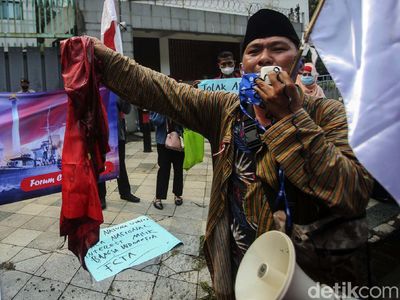 Sengketa Laut Natuna Utara, Massa Demo di Kedubes RRC