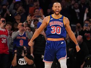 Stephen Curry Raja Tembakan Tiga Angka NBA