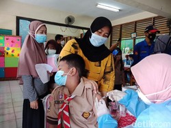 Begini Suasana Vaksinasi Anak 6-11 Tahun di SDN 13 Palmerah Jakbar