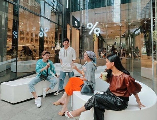 Tempat ngopi cantik di mall viral, Ashta Mall jadi rekomendasi tempat hangout viral tahun 2021/Foto: Instagram.com/ashtadistrict8