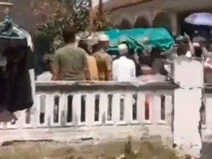 Viral Keranda Digotong Berlari: yang Meninggal Besar Tapi Jenazahnya Ringan