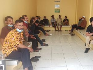 Mbah Minto Jalani Sidang Putusan, Warga Datangi PN Demak Beri Dukungan Mbah Minto Jalani Sidang Putusan, Warga Datangi PN Demak Beri Dukungan