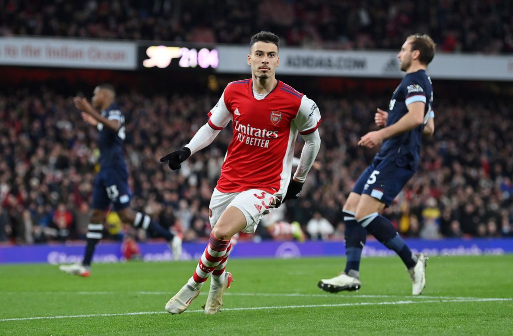 LONDON, ENGLAND - DECEMBER 15: Gabriel Martinelli of Arsenal celebrates after scoring their team's first goal during the Premier League match between Arsenal and West Ham United at Emirates Stadium on December 15, 2021 in London, England. (Photo by Justin Setterfield/Getty Images)