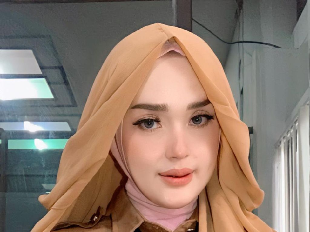 Pegawai Negeri Cantik di Kalimantan Viral karena Gaya Hijab Model Rambut