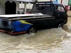 Desa di Lamongan Ini Sudah Seminggu Kebanjiran, Warga Hanya Bisa Pasrah