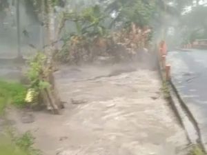 Penampakan Banjir Lahar Dingin Terjang Sejumlah Dusun di Lereng Semeru