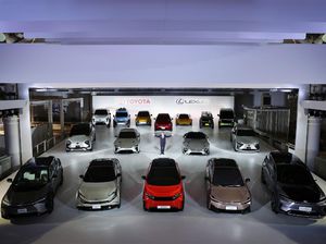 Toyota Ngamuk, Pamer 16 Mobil Listrik Baru Toyota Ngamuk, Pamer 16 Mobil Listrik Baru