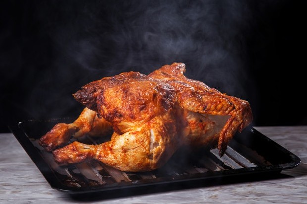 Daging ayam menjadi pilihan menu tepat untuk barbeque party/Foto: Freepik.com/Racool_studio Daging ayam menjadi pilihan menu tepat untuk barbeque party/Foto: Freepik.com/Racool_studio