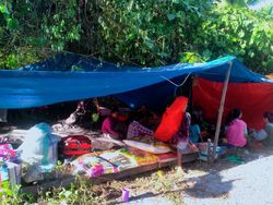 Masih Rasakan Getaran Usai Gempa M 7,4, Warga Selayar Bertahan di Bukit