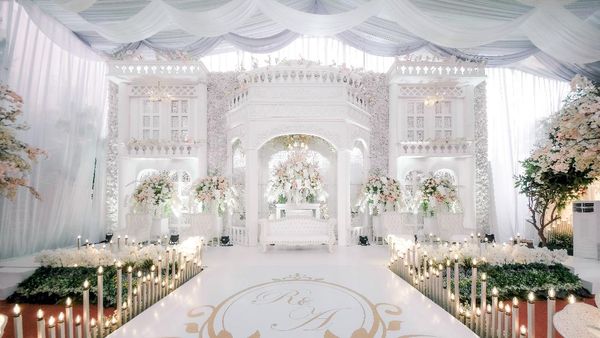 10 Foto Pernikahan Viral di Gang Sempit Bekasi Dekornya Bak Hotel Bintang Lima