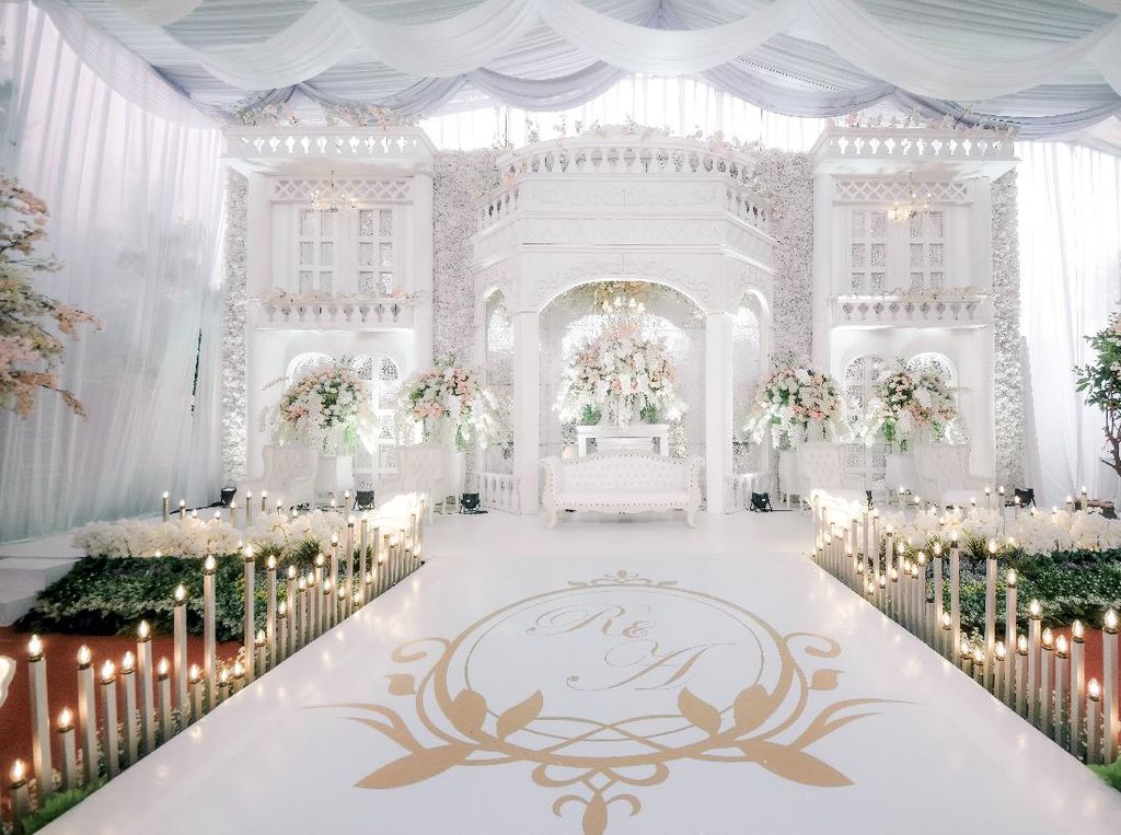 10 Foto Pernikahan Viral di Gang Sempit Bekasi Dekornya Bak Hotel Bintang Lima