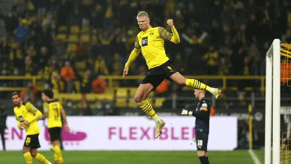 Erling Haaland Terbang: Saat Jebol Gawang Lawan, Ketika Merayakan