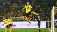 Sundulan Haaland bikin kiper Burchett tak berkutik. (Foto: Getty Images/Dean Mouhtaropoulos)