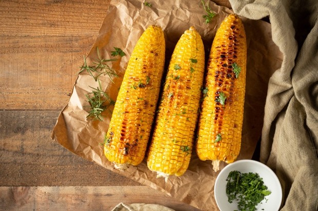 Jagung menjadi pilihan menu tepat untuk barbeque party/Foto: Freepik.com/Jcomp Jagung menjadi pilihan menu tepat untuk barbeque party/Foto: Freepik.com/Jcomp