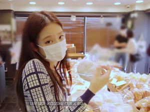 Jennie BLACKPINK Lakukan Bakery Tour dan Beri Rekomendasi Roti Favoritnya