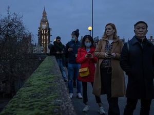 Bye Corona! Siap Hidup Berdampingan, Inggris Cabut Aturan Pembatasan COVID-19