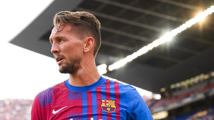 BARCELONA, SPAIN - SEPTEMBER 26: Luuk de Jong of FC Barcelona looks on during the LaLiga Santander match between FC Barcelona and Levante UD at Camp Nou on September 26, 2021 in Barcelona, Spain. (Photo by David Ramos/Getty Images)