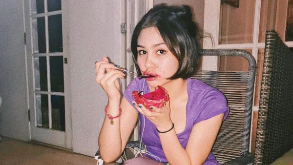 Manisnya Vanesha Prescilla Saat Ngemil Es Krim dan Buah Naga