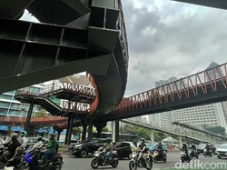 JPO Sudirman yang Dibanggakan Anies Tuai Kritik: Tak Ramah Pejalan Kaki