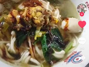 Murmer Banget, Di Sini Seporsi Mie Ayam Bakso Cuma Rp 3.000 Murmer Banget, Di Sini Seporsi Mie Ayam Bakso Cuma Rp 3.000