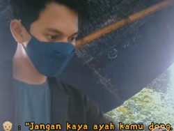 Netizen Bela Penjual Gorengan Ganteng yang Disuruh Jadi PNS