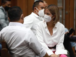 Nia Ramadhani Merasa Jadi Dirinya Adalah Kutukan Nia Ramadhani Merasa Jadi Dirinya Adalah Kutukan